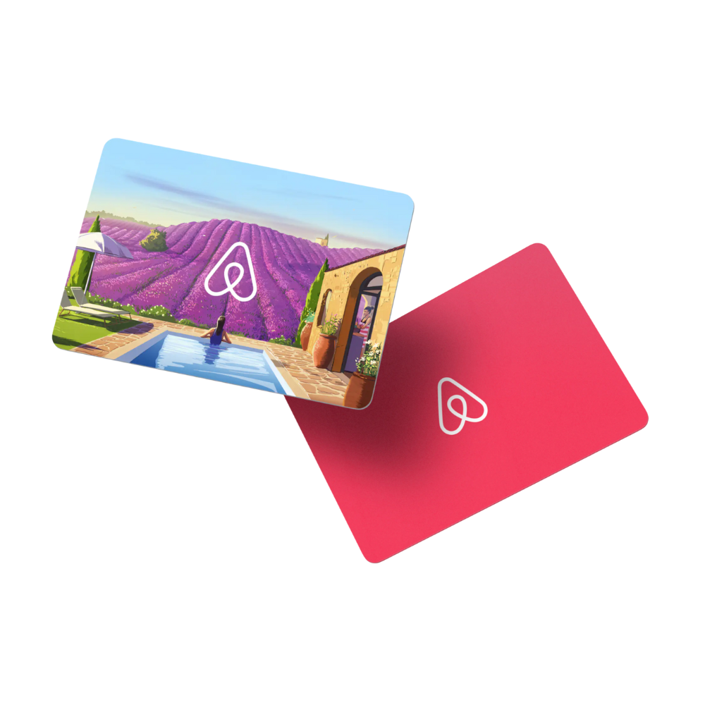 Zwei Geschenkkarten mit dem Airbnb-Logo; eine zeigt ein lila Lavendelfeld, Pool und Villa, die andere ist einfarbig rot.